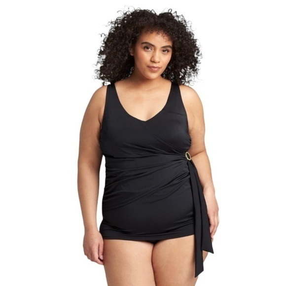 Fitted Faux-Wrap No-Wire Swim Tankini Top in Black